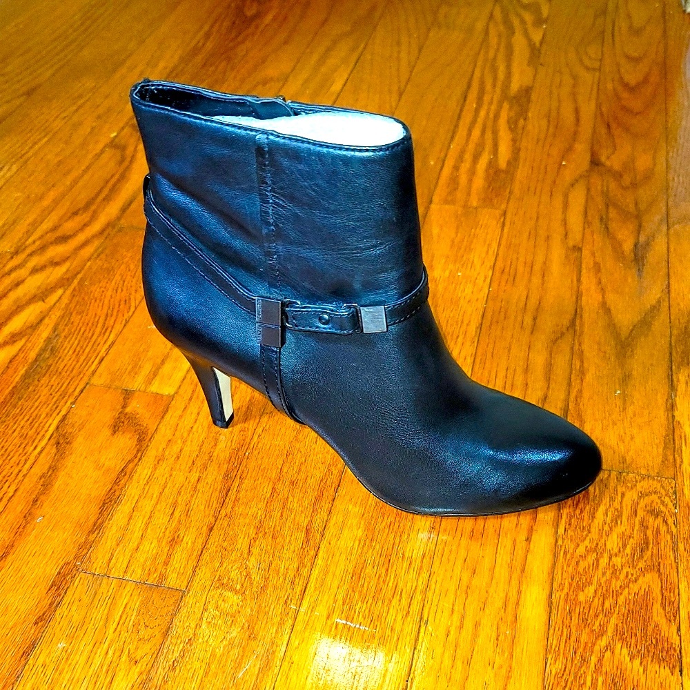 Vince Camuto | Vanya Ankle Boots - Picture 6 of 10